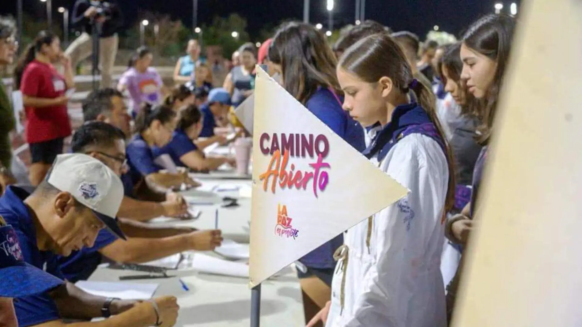 Entrega de beca deportivas la paz 1